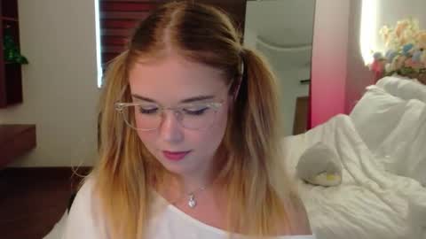 Lilith Bonheur online show from March 2026 03:08:02 AM