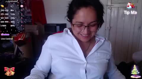 Laura lopez online show from December 2024 02:33:01 PM