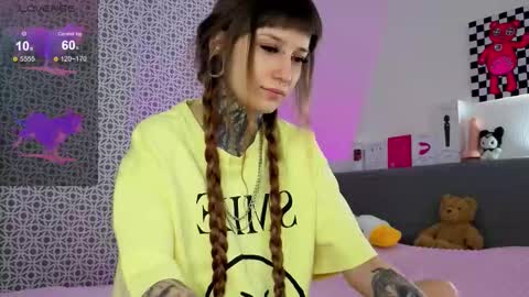 lilith_poison online show from January 2026 06:11:02 PM