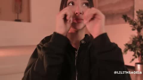 lilith_sage_ online show from November 2025 12:05:02 PM