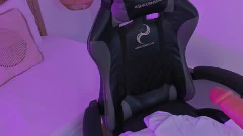 L I L I  online show from March 2026 07:54:01 PM