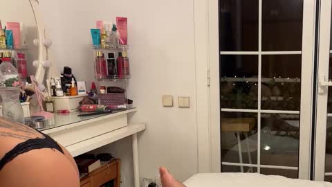 Lilith  Marco online show from December 2025 05:30:01 PM