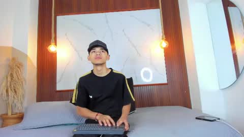 lillian_lee1 online show from June 2026 06:32:01 PM
