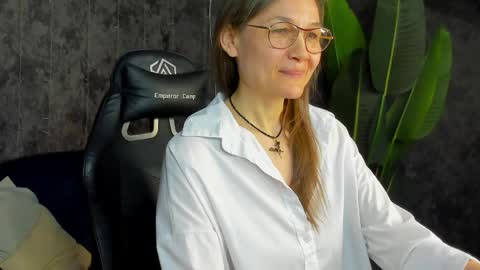 Snapshot of lillian_white1 chatting on May 2026 12:59:01 AM lillian_white1 online show from May 2026 12:59:01 AM