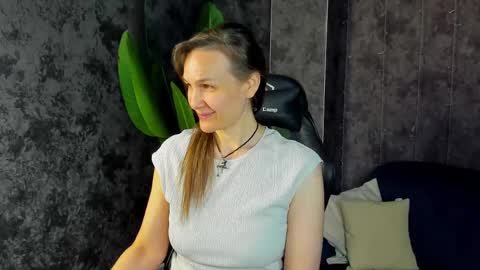 Snapshot of lillian_white1 chatting on May 2026 01:14:01 AM lillian_white1 online show from May 2026 01:14:01 AM