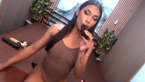 Snapshot of lilliana_emerald chatting on February 2026 06:24:02 PM Lilianna online show from February 2026 06:24:02 PM