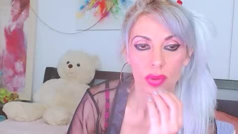 Lara online show from March 2026 07:39:01 PM