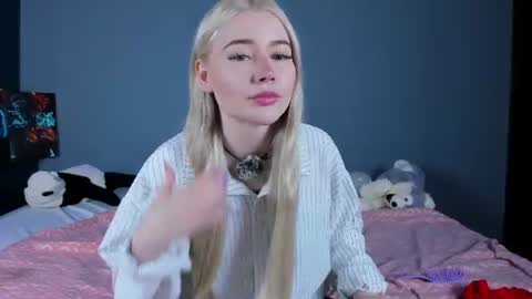 Snapshot of lillie_berry chatting on June 2026 04:59:02 AM lillie_berry online show from June 2026 04:59:02 AM