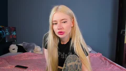 Snapshot of lillie_berry chatting on June 2026 04:55:01 AM lillie_berry online show from June 2026 04:55:01 AM
