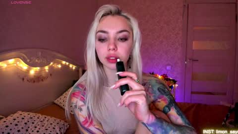 Snapshot of lillimooore chatting on April 2026 12:48:01 AM LilliMoore online show from April 2026 12:48:01 AM