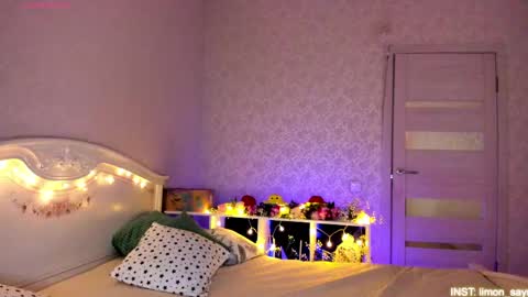 Snapshot of lillimooore chatting on June 2026 11:50:02 PM LilliMoore online show from June 2026 11:50:02 PM
