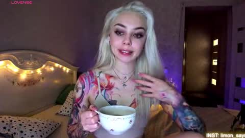 Snapshot of lillimooore chatting on June 2026 11:36:01 PM LilliMoore online show from June 2026 11:36:01 PM