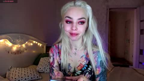 Snapshot of lillimooore chatting on June 2026 02:09:02 AM LilliMoore online show from June 2026 02:09:02 AM