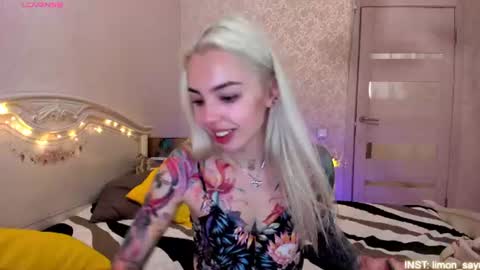 Snapshot of lillimooore chatting on June 2026 04:08:01 AM LilliMoore online show from June 2026 04:08:01 AM