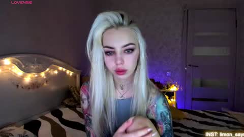 Snapshot of lillimooore chatting on July 2026 11:43:02 PM LilliMoore online show from July 2026 11:43:02 PM