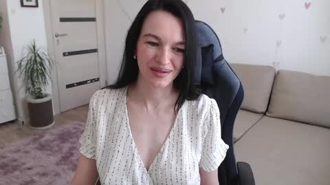 Snapshot of lilliyves chatting on April 2026 10:05:01 AM lilliyves online show from April 2026 10:05:01 AM