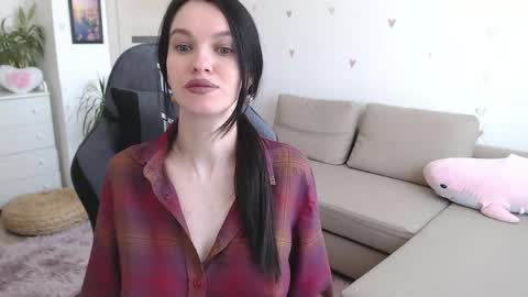 Snapshot of lilliyves chatting on April 2026 09:04:01 AM lilliyves online show from April 2026 09:04:01 AM