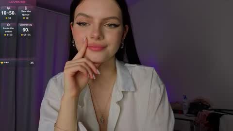 Snapshot of lillly_meow_ chatting on May 2026 09:20:02 PM Lilia online show from May 2026 09:20:02 PM