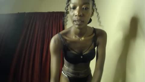 Snapshot of lilly_freak chatting on February 2026 05:06:02 PM Des online show from February 2026 05:06:02 PM
