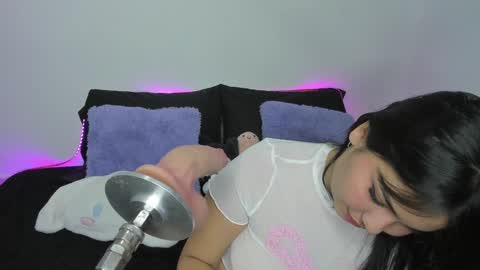 Snapshot of lilly_kinky chatting on February 2025 03:44:01 AM Lilly online show from February 2025 03:44:01 AM