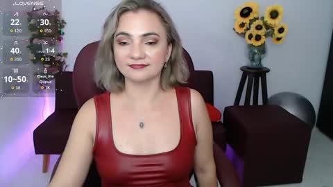 Snapshot of lilly_milf chatting on April 2026 03:14:01 PM Lilly online show from April 2026 03:14:01 PM