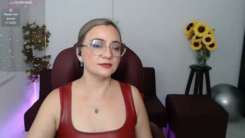Snapshot of lilly_milf chatting on May 2026 04:34:01 PM Lilly online show from May 2026 04:34:01 PM