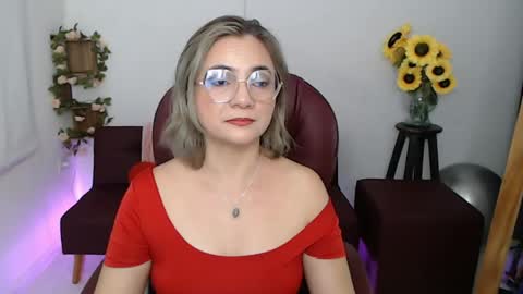 Snapshot of lilly_milf chatting on May 2026 03:19:02 PM Lilly online show from May 2026 03:19:02 PM