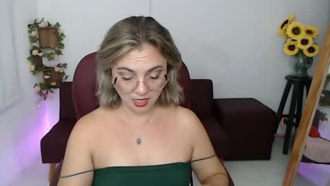 Snapshot of lilly_milf chatting on May 2026 05:41:02 PM Lilly online show from May 2026 05:41:02 PM