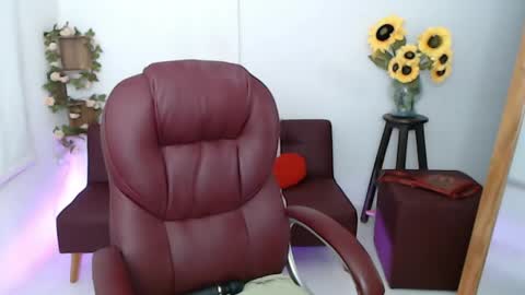 Snapshot of lilly_milf chatting on May 2026 03:09:01 PM Lilly online show from May 2026 03:09:01 PM