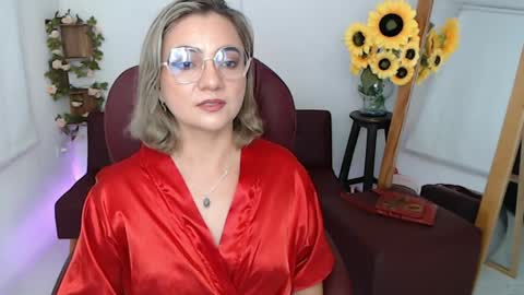 Snapshot of lilly_milf chatting on May 2026 04:26:04 PM Lilly online show from May 2026 04:26:04 PM