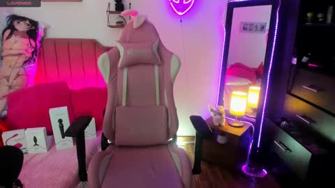 Snapshot of lilly_sweet4 chatting on January 2025 06:06:01 AM lilly online show from January 2025 06:06:01 AM