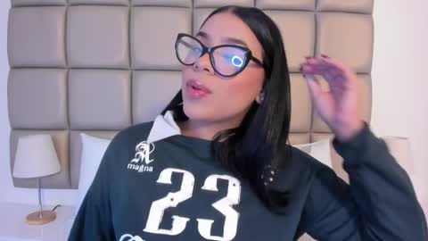 Snapshot of lilly_williamss chatting on May 2026 03:13:01 AM Lilly online show from May 2026 03:13:01 AM