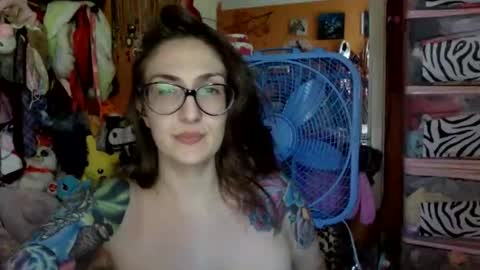 hi guys im back on here 3 online show from October 2025 07:36:02 PM