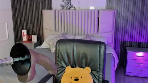 Lilly Ortiz online show from December 2025 08:47:02 PM