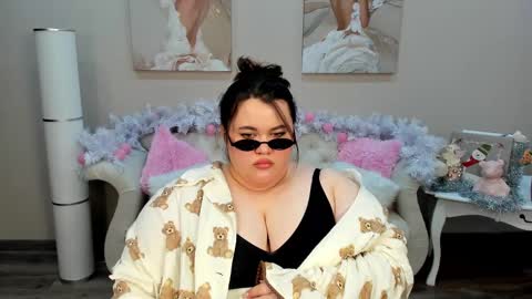 Snapshot of lilolewins chatting on January 2025 04:00:01 AM LiloLewins online show from January 2025 04:00:01 AM