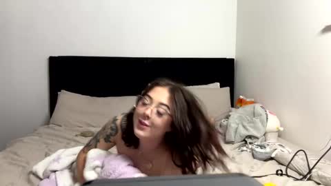 Snapshot of liloshroxy chatting on February 2025 05:22:01 AM Roxy online show from February 2025 05:22:01 AM