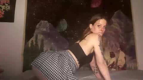 Snapshot of lilsirenluna chatting on March 2026 12:01:01 AM Luna online show from March 2026 12:01:01 AM