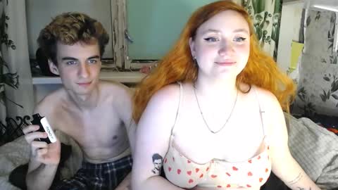 Snapshot of lily_and_richard chatting on September 2025 06:08:02 PM Lily and Richard online show from September 2025 06:08:02 PM