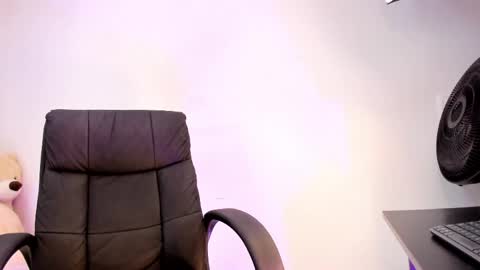 lily_cash1 online show from April 2026 05:46:02 PM