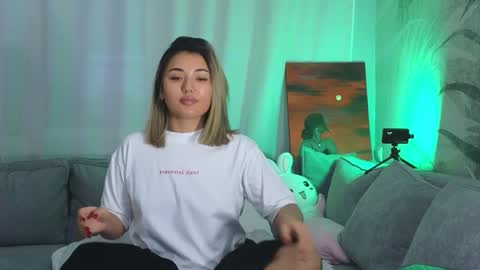 Lily online show from January 2025 05:05:01 AM