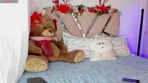lily_hiill online show from December 2025 09:11:02 PM