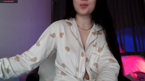 Lily Litle online show from November 2025 08:09:01 PM
