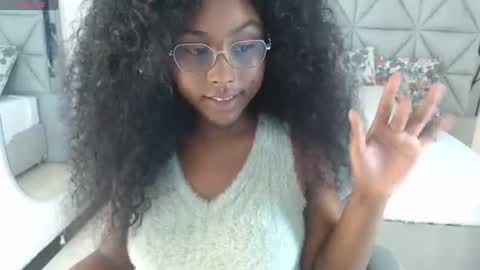 Snapshot of lily_mendoza chatting on June 2026 12:32:02 AM lily_mendoza online show from June 2026 12:32:02 AM