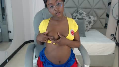 Snapshot of lily_mendoza chatting on July 2026 07:53:02 PM lily_mendoza online show from July 2026 07:53:02 PM