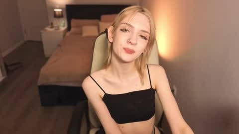 Snapshot of lily_moony chatting on March 2026 12:40:02 AM Lily online show from March 2026 12:40:02 AM