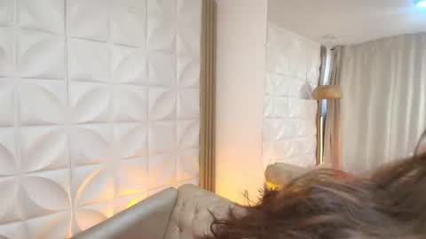 Lily Lauren online show from November 2025 12:48:01 PM