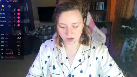 Snapshot of lily_shamy chatting on July 2026 05:31:01 PM Alice online show from July 2026 05:31:01 PM