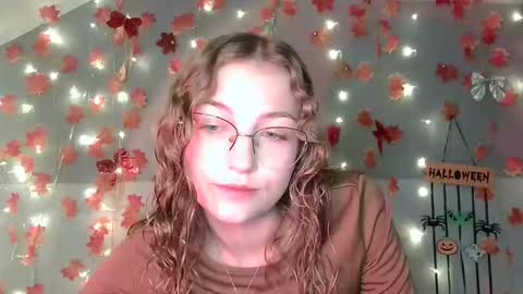 small lily online show from October 2025 01:11:01 PM