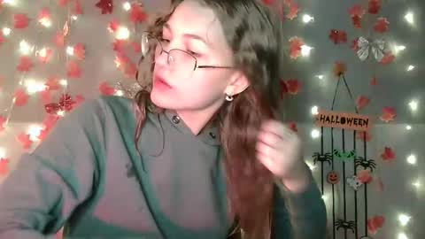 small lily online show from October 2025 03:01:01 PM