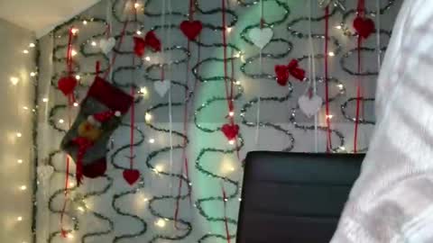 small lily online show from January 2026 04:34:01 PM